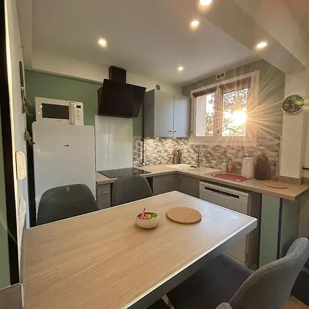 1 A Proche Luxembourg Apartment *