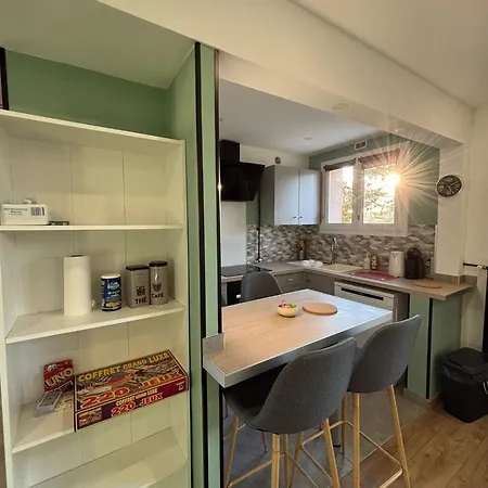 1 A Proche Luxembourg Apartment *