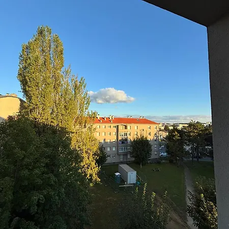 1 A Proche Luxembourg Apartment *